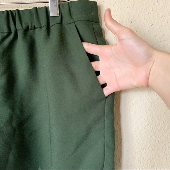 Madewell Scallop-Hem Pull-On Shorts in Army Green - Picture 7 of 10